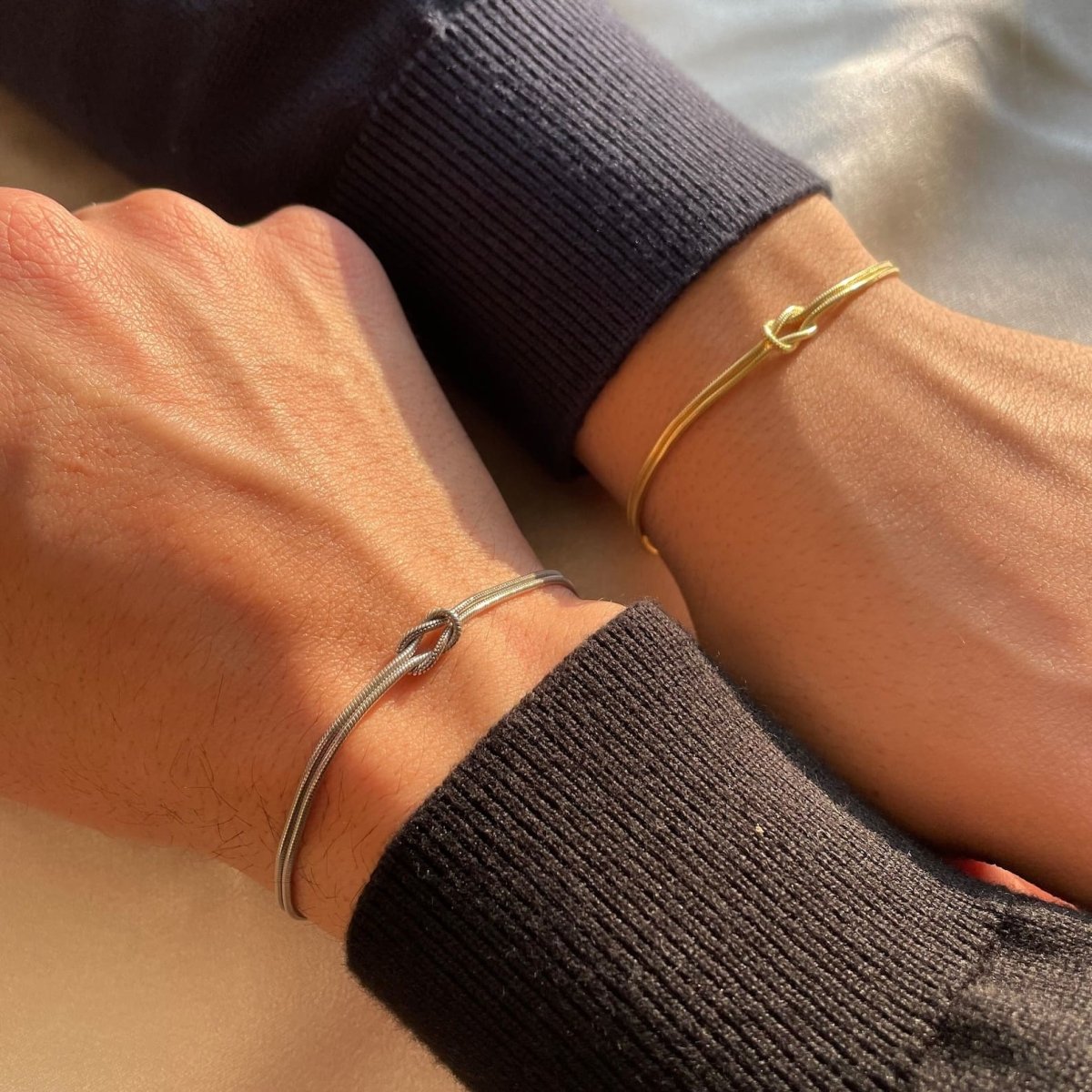 LUNA | Tijdloze Liefdesknoop Armband in Minimalistische Stijl