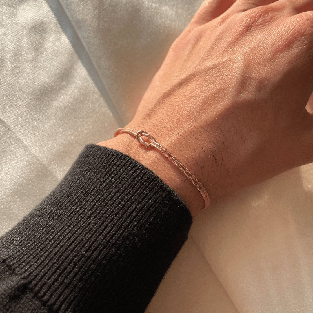 LUNA | Tijdloze Liefdesknoop Armband in Minimalistische Stijl