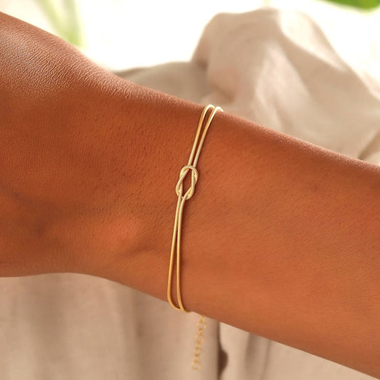 LUNA | Tijdloze Liefdesknoop Armband in Minimalistische Stijl