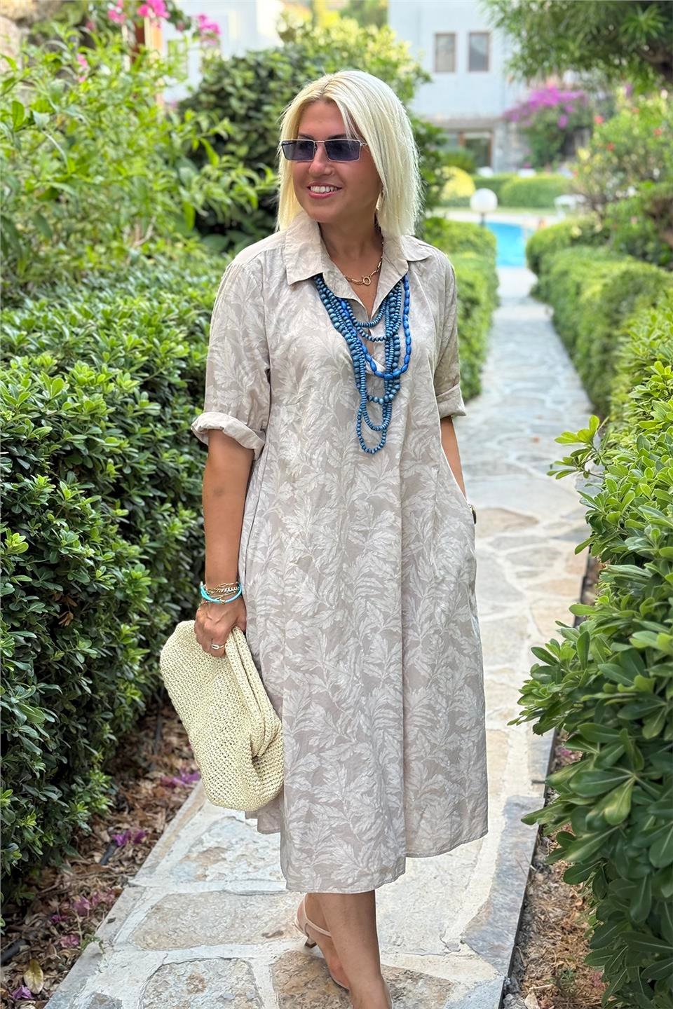 Nora – Jurk met Bladmotief en Relaxte Uitstraling